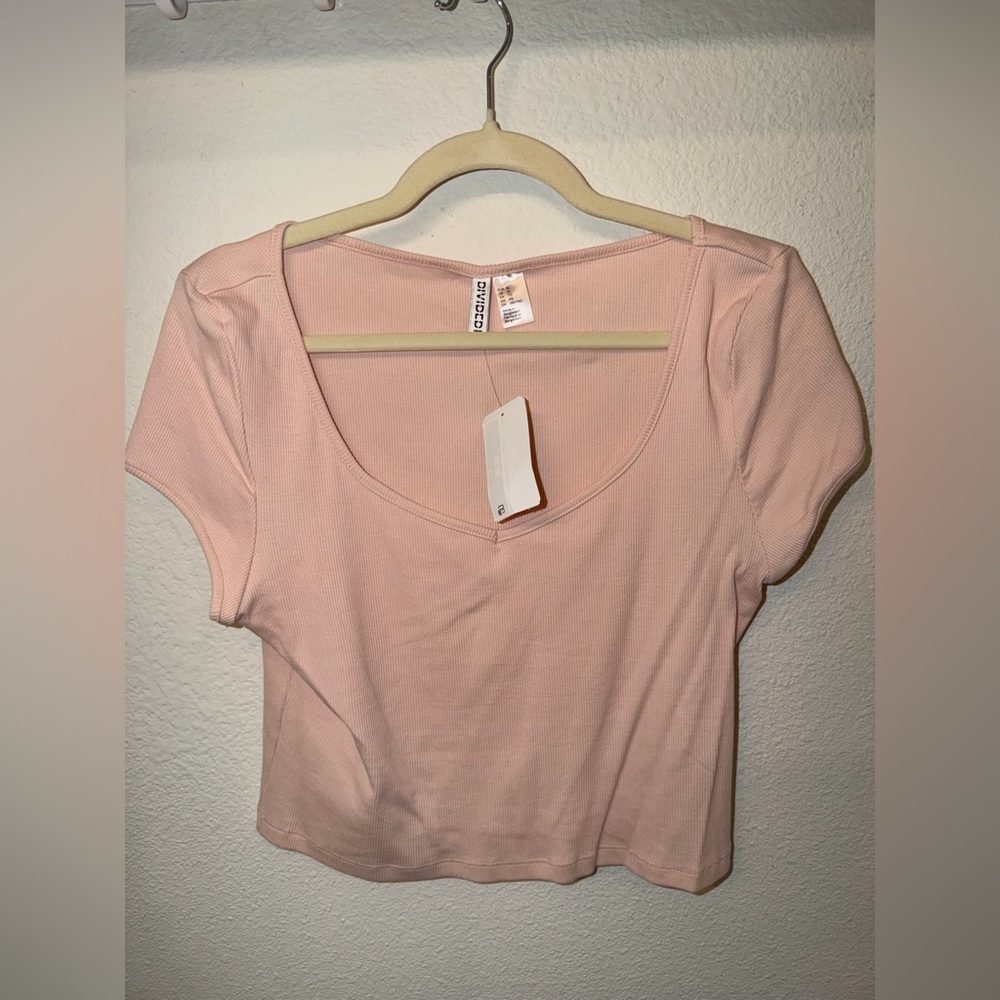 H&M Spring Essentials Tops - Picture 2 of 7